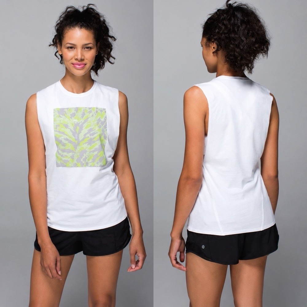 Lululemon Muscle Tank Top Womens 6 White Sleeveless Graphic Yoga Weight Lifting
